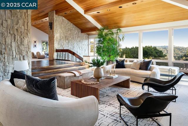 1177 Estates Dr, Lafayette CA: https://media.crmls.org/mediaz/4911c212-ea31-465e-94c2-e280d664e812.jpg