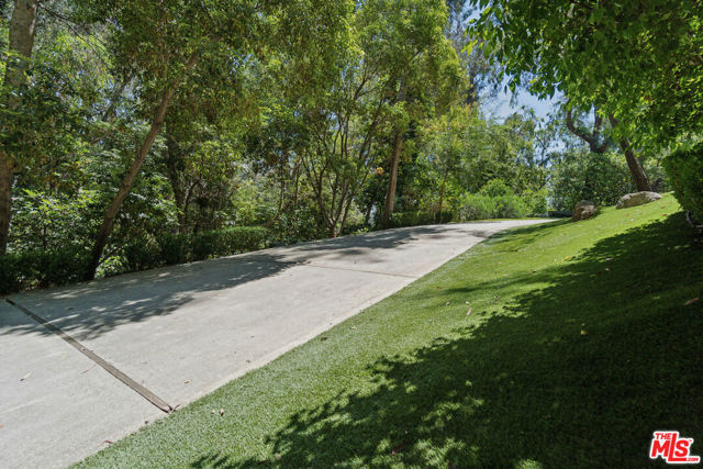 7728 Woodrow Wilson Drive, Los Angeles CA: https://media.crmls.org/mediaz/4911cda7-b01c-4692-8f97-584097eec2e8.jpg
