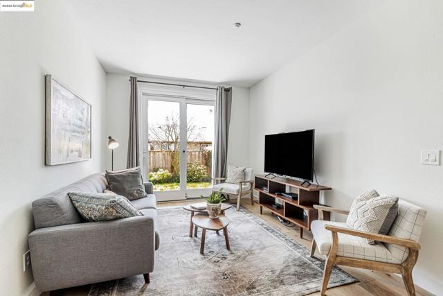 104 Seacliff Court, Richmond CA: https://media.crmls.org/mediaz/4912aed1-0785-4283-a40d-d46598016bb9.jpg