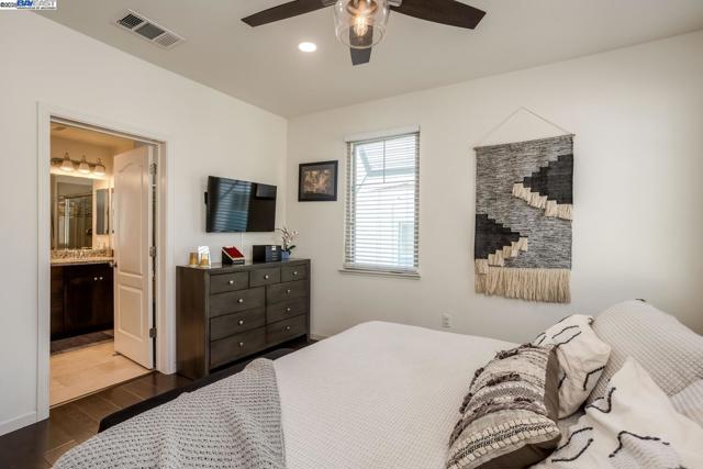 3077 Valley Of Hearts Del Pl, San Jose CA: https://media.crmls.org/mediaz/4912ceab-2cea-4aeb-970d-2567628ab4b5.jpg