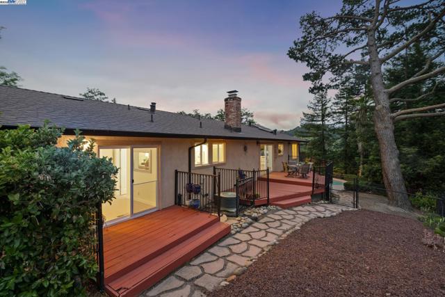 375 Montecillo Dr, Walnut Creek CA: https://media.crmls.org/mediaz/49131666-ea2b-4bc9-8378-099b6f2953f1.jpg