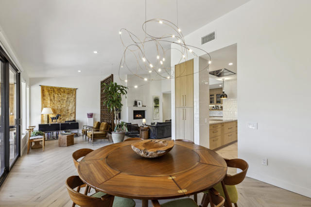 44970 Desert Horizons Drive, Indian Wells CA: https://media.crmls.org/mediaz/4913ca26-424e-4c6a-9576-fdb88f082703.jpg