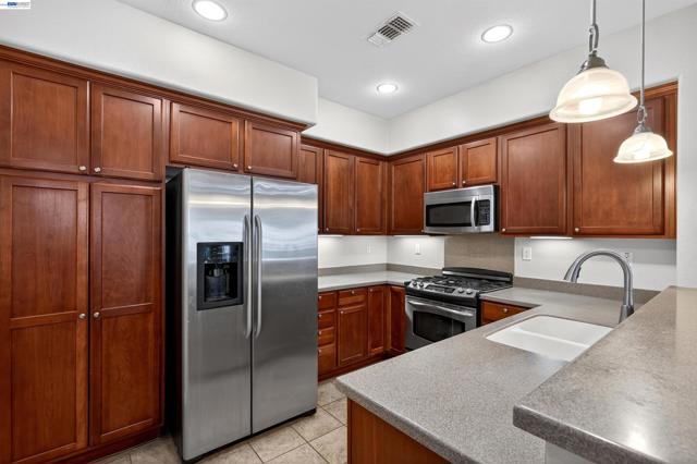 86 S Cortadillo St, Mountain House CA: https://media.crmls.org/mediaz/491405e2-8f05-484f-9d00-9b93544dae1d.jpg