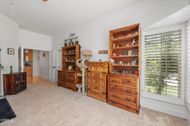 4850 N Moorpark Road, Thousand Oaks CA: https://media.crmls.org/mediaz/49149d63-3f4c-4091-87cc-c31dc6dc3cd8.jpg