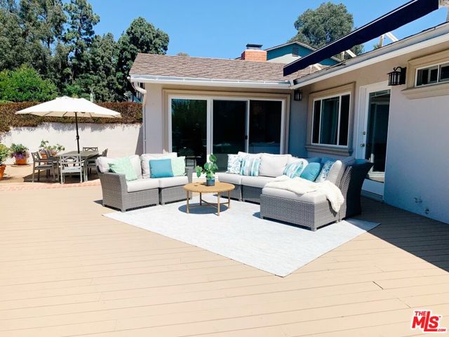 251 Monte Grigio Drive, Pacific Palisades CA: https://media.crmls.org/mediaz/4916992c-52e1-4fbf-8441-3692f3e031aa.jpg
