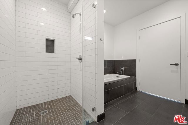 1215 S Bedford Avenue, Los Angeles CA: https://media.crmls.org/mediaz/4916a535-64f3-4c0d-8939-33677e49ec86.jpg