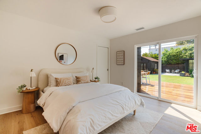 2709 S Harcourt Avenue, Los Angeles CA: https://media.crmls.org/mediaz/4917162c-7f67-4c78-b83e-9abc7232b0ed.jpg