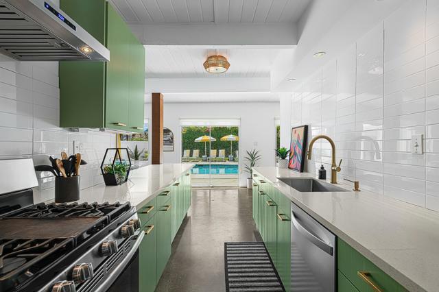 633 S Canon Drive, Palm Springs CA: https://media.crmls.org/mediaz/4917529f-b0f9-45c4-bf1c-b24d77f32e06.jpg