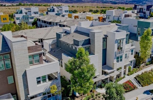 2092 Tango Loop, Chula Vista CA: https://media.crmls.org/mediaz/49179765-59bd-405d-a600-f1942d16fa2b.jpg