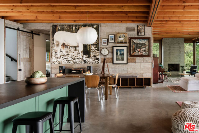22575 Monte Vista Drive, Topanga CA: https://media.crmls.org/mediaz/4917be92-b2de-4595-a685-bddcb7176da3.jpg