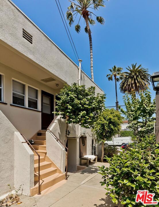 902 16th Street, Santa Monica, California 90403, ,Multi-Family,For Sale,16th,24407605