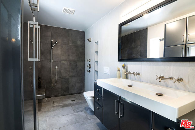 922 Garfield Avenue, Venice CA: https://media.crmls.org/mediaz/4918ec7b-353e-48e4-97ad-85322b9ea86f.jpg