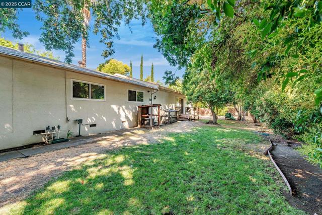 1971 Emerald St, Concord CA: https://media.crmls.org/mediaz/491937b7-e4bd-401b-af77-c2e2a091e4d5.jpg