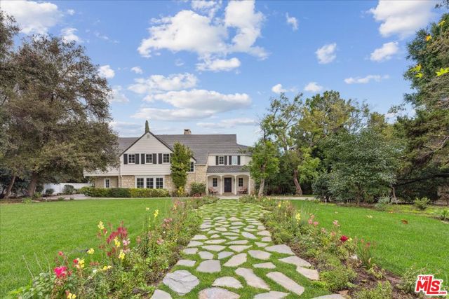 814 Foothill Road, Beverly Hills CA: https://media.crmls.org/mediaz/491964d5-062f-4c37-8ae0-69664a3234cf.jpg