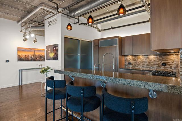 877 Island Avenue, San Diego CA: https://media.crmls.org/mediaz/491a7e00-5169-45a5-9e16-d7461654ee51.jpg