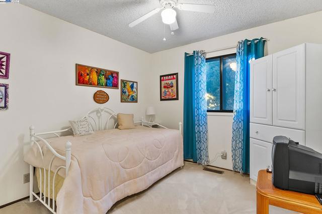 3803 Cheshire Ct, Pleasanton CA: https://media.crmls.org/mediaz/491aaf22-ea92-4ee0-8dbe-05e109cb1214.jpg