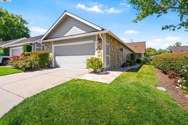 711 Glen Eagle Ct, Danville CA: https://media.crmls.org/mediaz/491b44f0-93e0-46b5-a3ce-4b9bd0fc4ddf.jpg