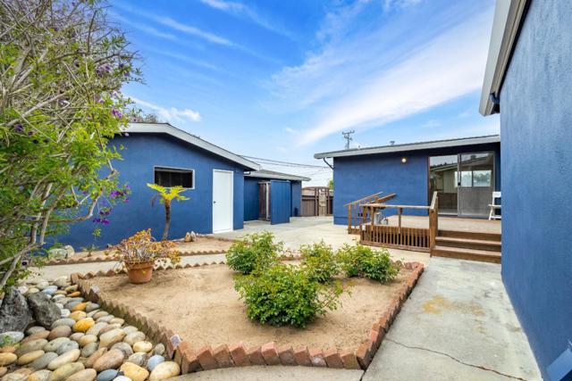 232 Peninsula Drive, Marina CA: https://media.crmls.org/mediaz/491b6f5d-5263-49d8-80c1-2806a683899d.jpg