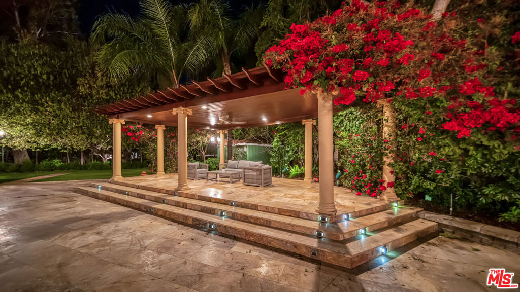 https://media.crmls.org/mediaz/491b74cf-f9b1-4005-ba93-cbafe4bcf0a1.jpg?preset=X-Large