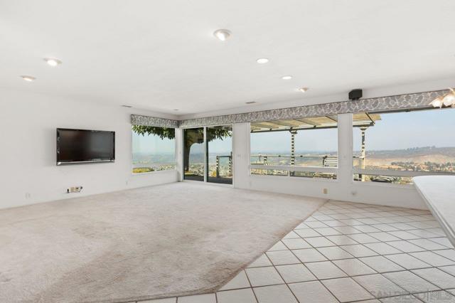 6276 Del Paso Ave, San Diego CA: https://media.crmls.org/mediaz/491b9768-185c-43ca-a5e9-71ca1abd718d.jpg