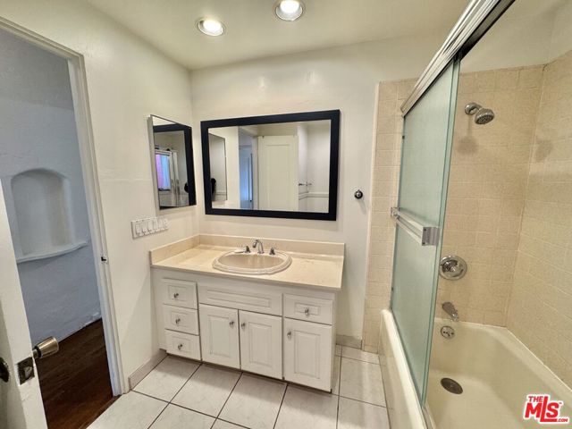 2437 Granville Avenue, Los Angeles CA: https://media.crmls.org/mediaz/491bb35f-504a-4874-9b6b-9b9dd6c4a49c.jpg