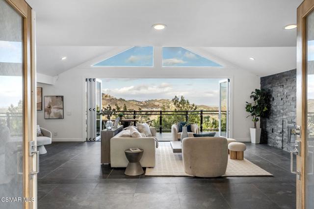 54 Saddlebow Road, Bell Canyon CA: https://media.crmls.org/mediaz/491bdc65-245c-43ae-957e-ca2f466d0f52.jpg