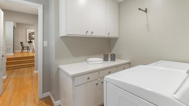 760 La Mesa Drive, Portola Valley CA: https://media.crmls.org/mediaz/491c2cf3-6a7b-4245-866f-f2c59ebcfc97.jpg