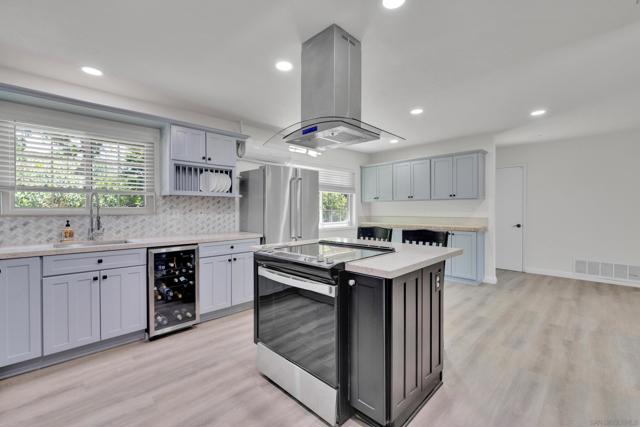 13918 Putney Rd, Poway CA: https://media.crmls.org/mediaz/491c3623-a50e-43ab-96f4-c24402022927.jpg