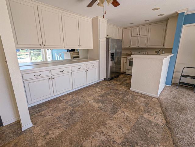 Image 6 of 27 For 12565 Oaks North Drive 211