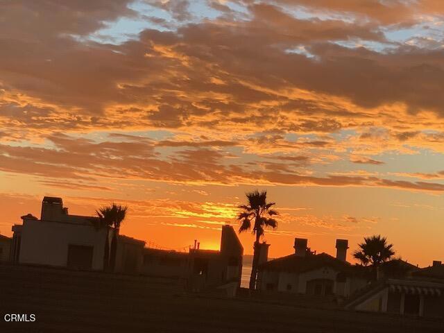 5114 Marlin Way, Oxnard CA: https://media.crmls.org/mediaz/491cd040-dde6-433c-9f58-523cce5329c0.jpg