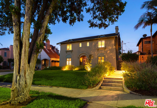 1672 Buckingham Road, Los Angeles CA: https://media.crmls.org/mediaz/491ce51b-2c06-4939-a78a-9f9e8ec5c285.jpg