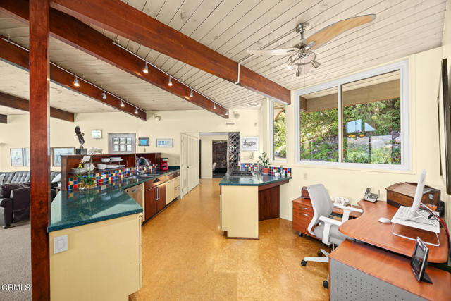 9728 Shadow Island Drive, Shadow Hills CA: https://media.crmls.org/mediaz/491e248b-693e-438f-843a-5e0886c200d7.jpg