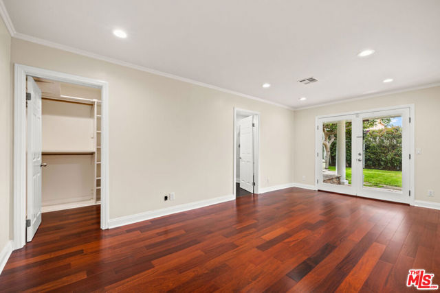427 W Manchester Avenue, Playa del Rey CA: https://media.crmls.org/mediaz/491f0cac-5308-42be-9f78-52aa7a98cd1e.jpg