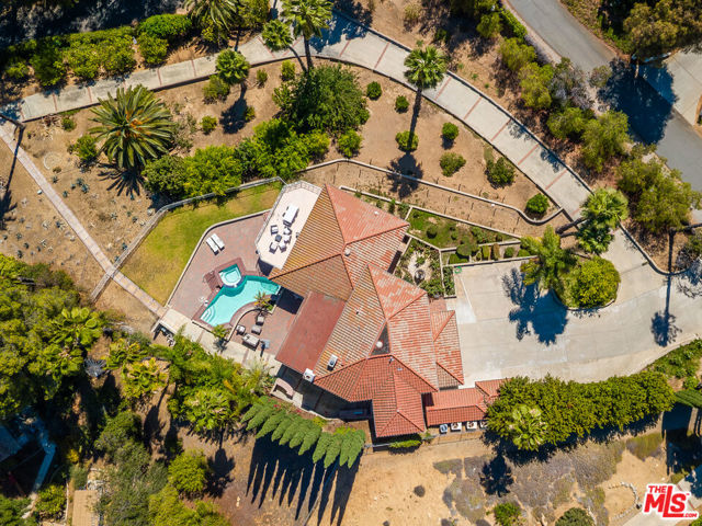 2357 Knob Hill Drive, Riverside CA: https://media.crmls.org/mediaz/491fdee5-cd7d-4cb5-a7f6-dcfb871d5ba8.jpg