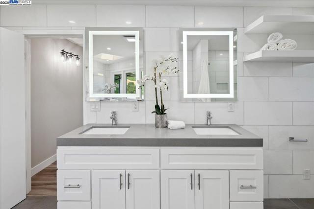 325 Bollinger Estates Ct, San Ramon CA: https://media.crmls.org/mediaz/49201918-4bce-4181-98be-cfd618999f42.jpg