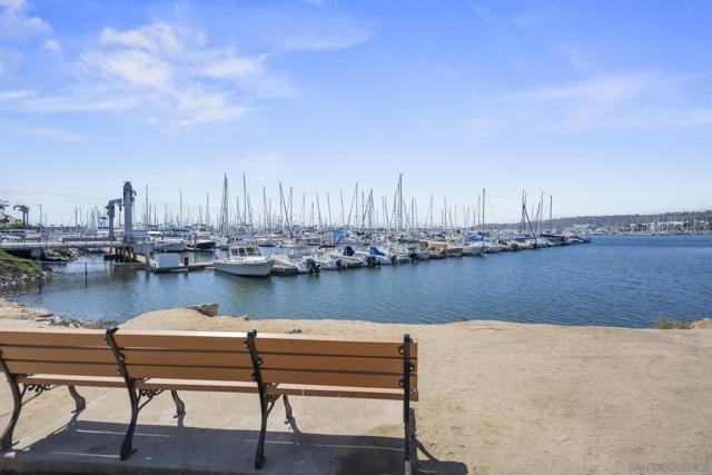 1021 Scott St, San Diego CA: https://media.crmls.org/mediaz/49203efc-4c78-465a-97ed-5728bedde3f3.jpg