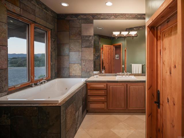 Image 17 of 30 For 41565 Avenida La Cresta