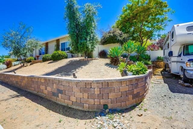 11541 Westhill, Lakeside CA: https://media.crmls.org/mediaz/49205b86-65c5-4432-a5bb-2b0cfddf5bb6.jpg