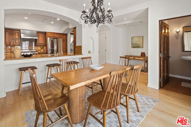 1100 21st Street, Santa Monica CA: https://media.crmls.org/mediaz/49212814-5446-4154-92bd-05978ebc572d.jpg