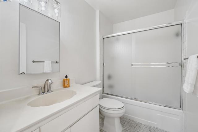 1233 Broadway, Alameda CA: https://media.crmls.org/mediaz/49217728-d261-4d11-b486-06fb49fc0f49.jpg