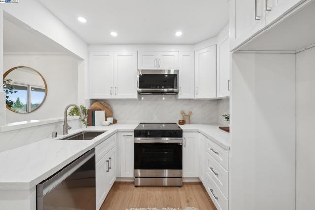 4033 Terra Granada Dr, Walnut Creek CA: https://media.crmls.org/mediaz/49218df0-cdd8-4c84-ac90-76266a02b9b9.jpg