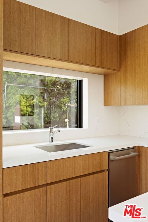 408 Linnie Canal, Venice CA: https://media.crmls.org/mediaz/49223f65-fb8e-40a1-90f8-38362414de4a.jpg