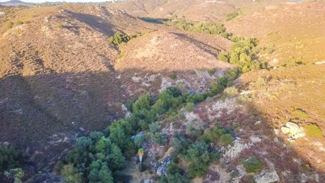 19360 Camino Vista Rd., Ramona CA: https://media.crmls.org/mediaz/49226768-1e44-415b-a3ff-cfeb73129d01.jpg