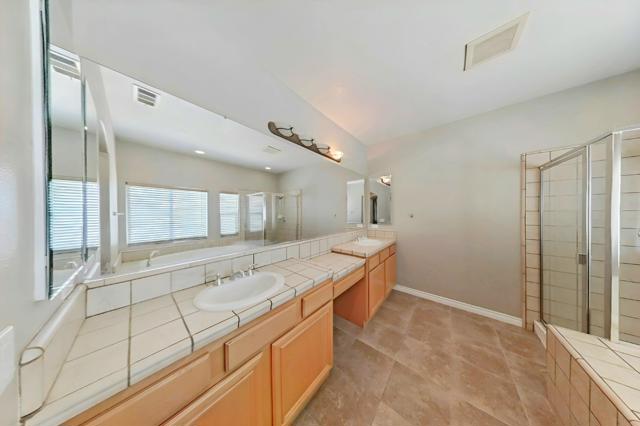 2300 Thorncroft Circle, Palmdale CA: https://media.crmls.org/mediaz/49237704-520c-4648-8803-968a093a2e7e.jpg
