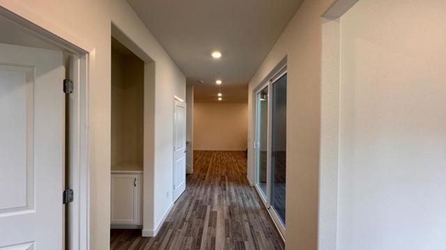 2817 Earthened Walk, Sacramento CA: https://media.crmls.org/mediaz/49238427-b45f-4a14-9696-2adb9d668a97.jpg