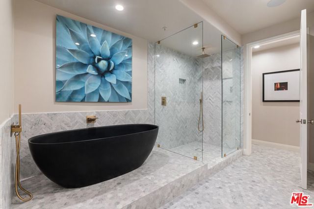 11500 San Vicente Boulevard, Los Angeles CA: https://media.crmls.org/mediaz/4923877b-5ae9-4d0c-8849-f8fdbb37f1a3.jpg