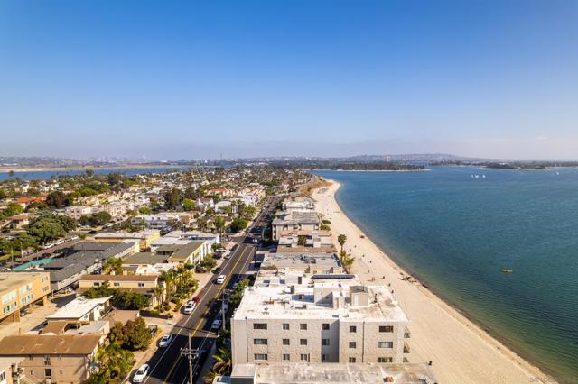 3860 Riviera Dr, San Diego CA: https://media.crmls.org/mediaz/49239e5b-9f40-4570-9e0c-d4318e290703.jpg