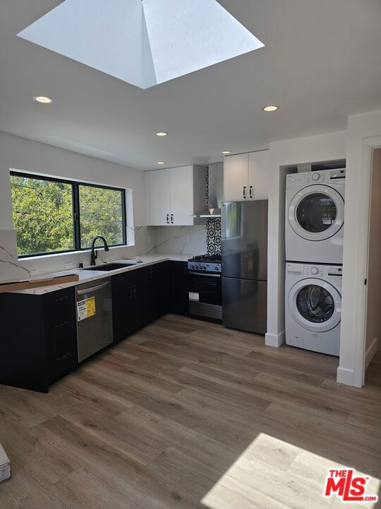 5247 1/2 W 9th Street, Los Angeles CA: https://media.crmls.org/mediaz/492450dd-e0e3-4ecc-9159-29b936313b10.jpg