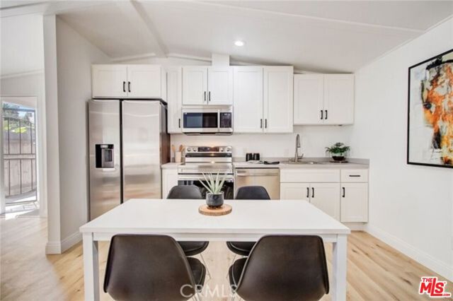 1856 W 14th Street, Los Angeles CA: https://media.crmls.org/mediaz/4924c502-91f2-4506-bded-e0624b80f174.jpg