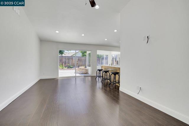 4780 Burgundy Dr, Oakley CA: https://media.crmls.org/mediaz/49258761-9a51-49d8-b5e9-bda62938cad8.jpg